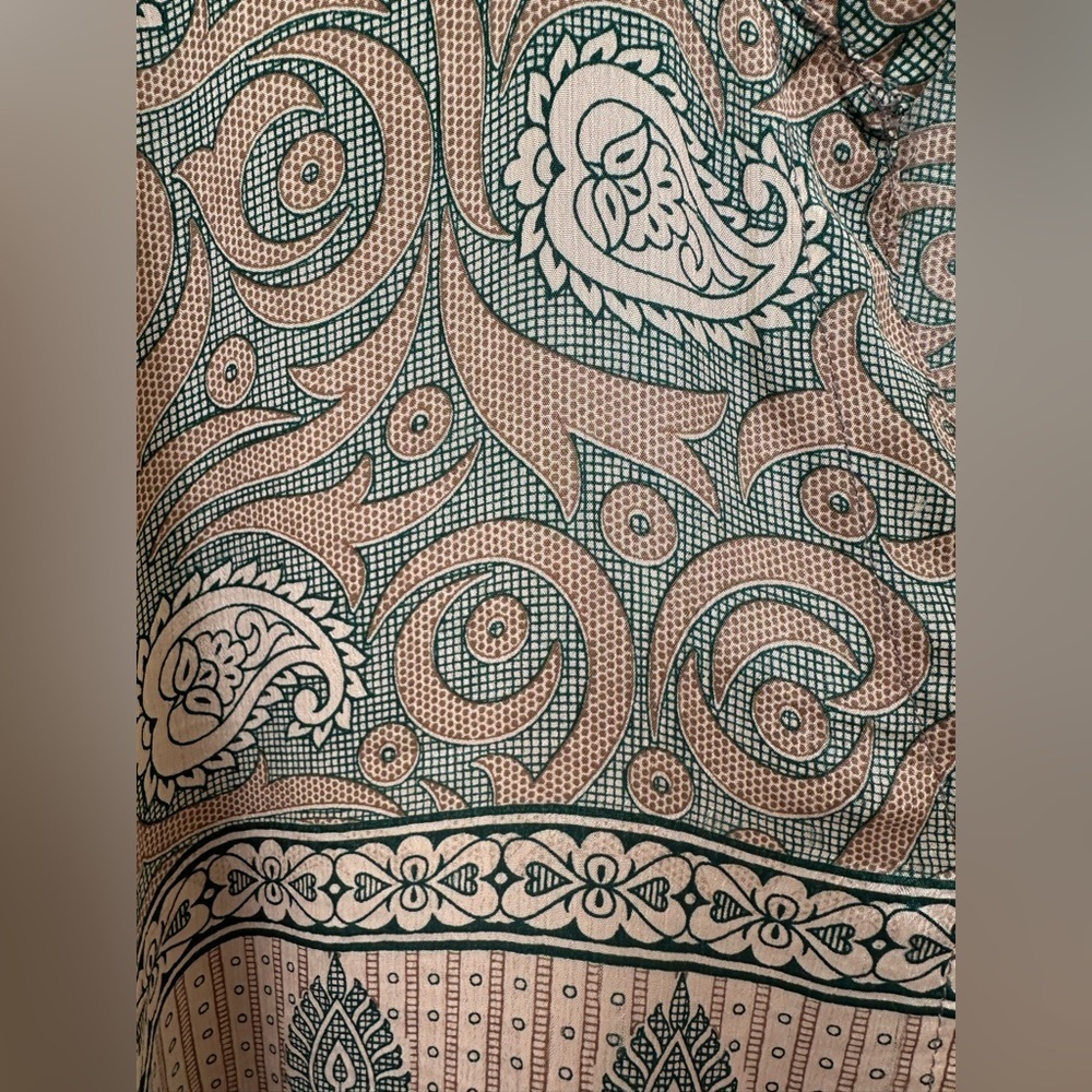✨ Guru Silk Paisley Top - Picture 12 of 14